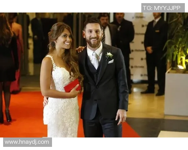 日本足球明星的女友们：她们的爱情故事与生活点滴揭秘