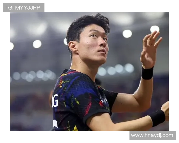 足球明星在街头被拍视频引发粉丝热议瞬间曝光生活点滴